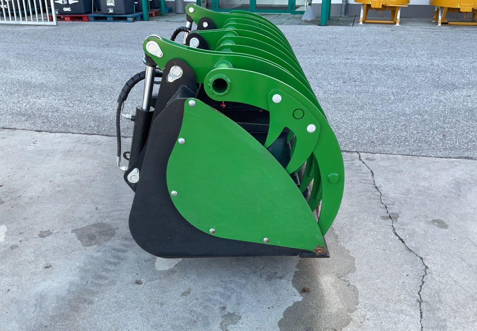 Diverse Greifschaufel 2,4 m 6748180093074315 © GM Bilder