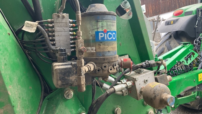 John Deere V461R 6750536288831812 © GM Bilder