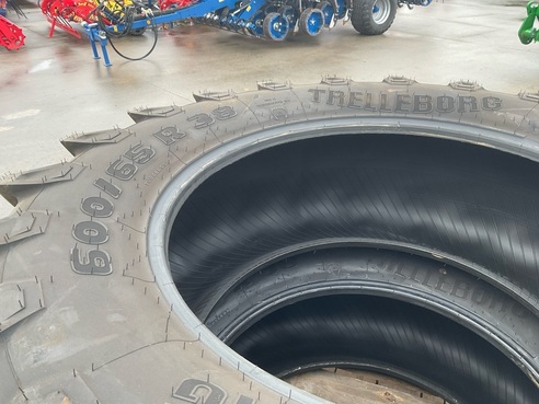Trelleborg 540/65 R24 und 600/65 R38 677351327206352 © GM Bilder