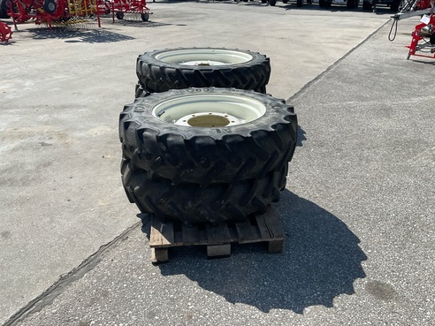 New Holland New Holland  300/85R42 und 280/85 R 28 681213250892673 © GM Bilder
