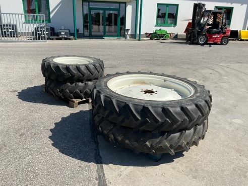 New Holland New Holland  300/85R42 und 280/85 R 28 681213250892674 © GM Bilder