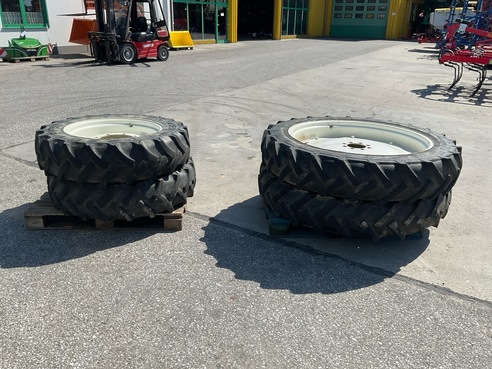 New Holland New Holland  300/85R42 und 280/85 R 28 681213250892675 © GM Bilder