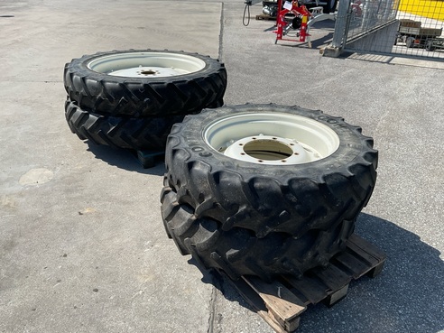 New Holland New Holland  300/85R42 und 280/85 R 28 681213250892676 © GM Bilder