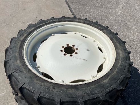 New Holland New Holland  300/85R42 und 280/85 R 28 681213250892679 © GM Bilder