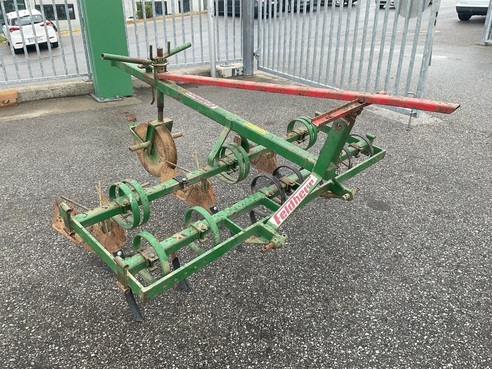Feldherr Kartoffelhäufelgerät  68368546597189191 © GM Bilder
