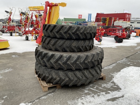 John Deere John Deere 380/90R50 und 320/85R38 6837655412 © GM Bilder