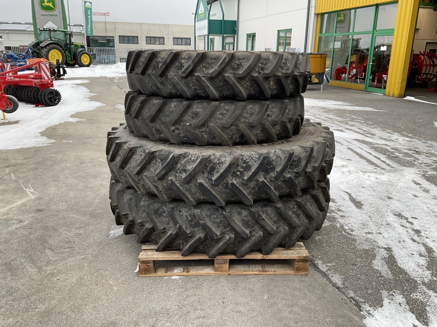 John Deere John Deere 380/90R50 und 320/85R38 6837655414 © GM Bilder