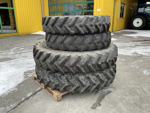 John Deere John Deere 380/90R50 und 320/85R38 683765548 © GM Bilder