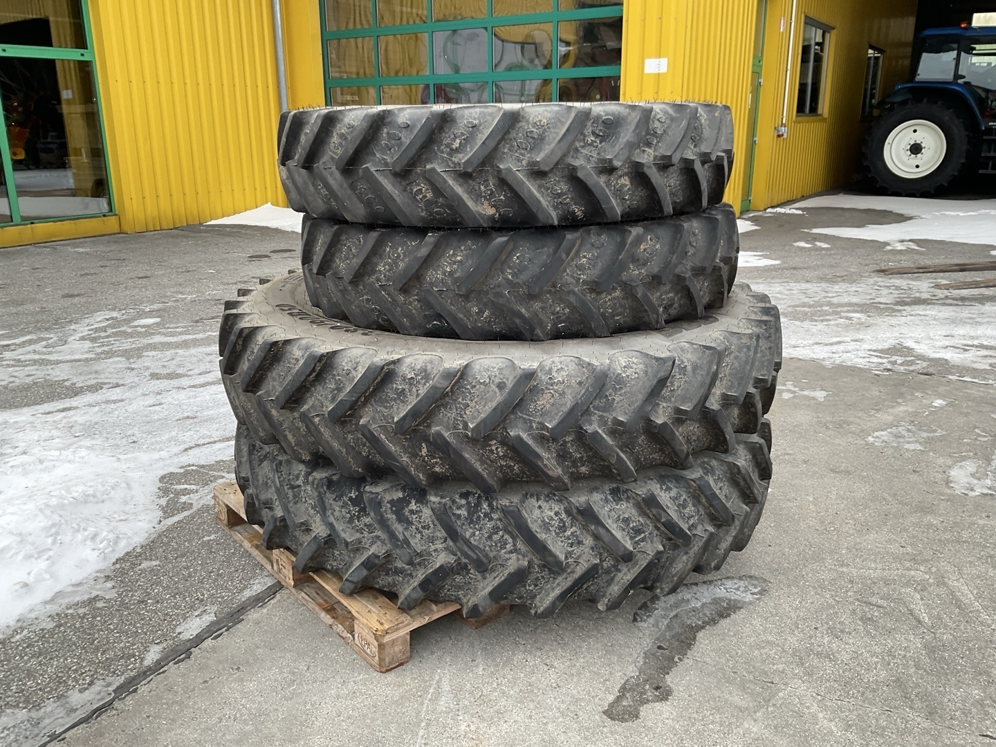John Deere John Deere 380/90R50 und 320/85R38 683765548 © GM Bilder