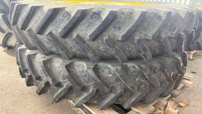 John Deere John Deere 380/90R50 und 320/85R38 683765549 © GM Bilder
