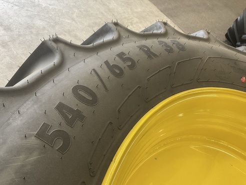 John Deere John Deere 540/65 R38 683843799 © GM Bilder