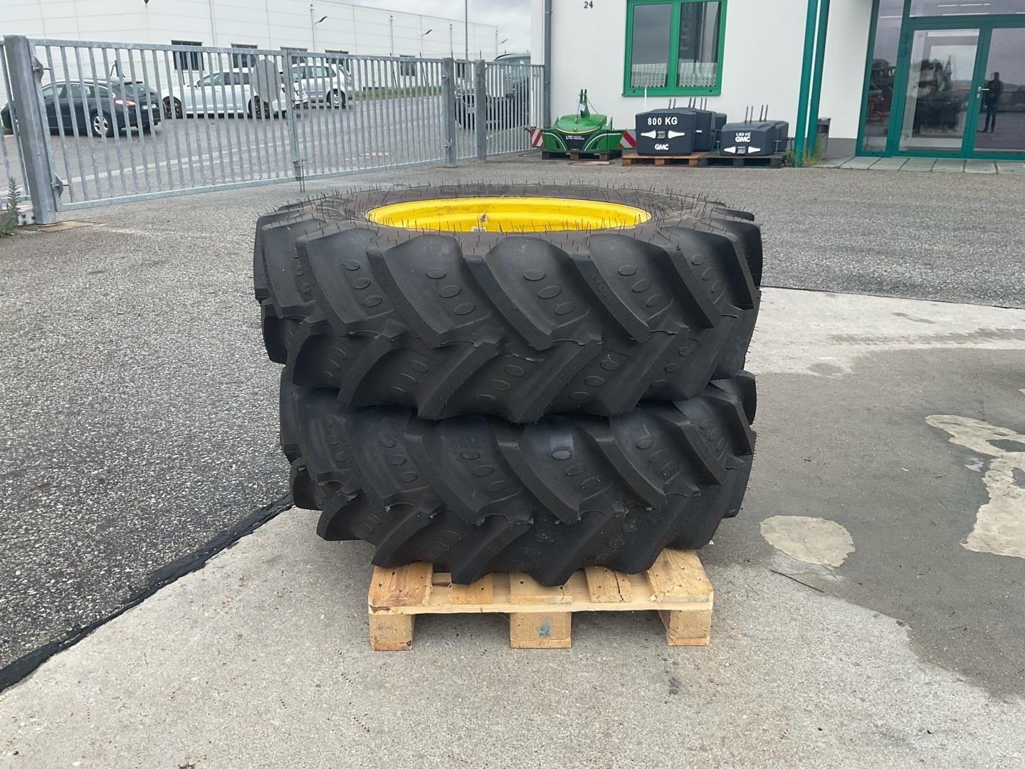 John Deere 380/85 R28 und 320/85 R20 686734598701 © GM Bilder