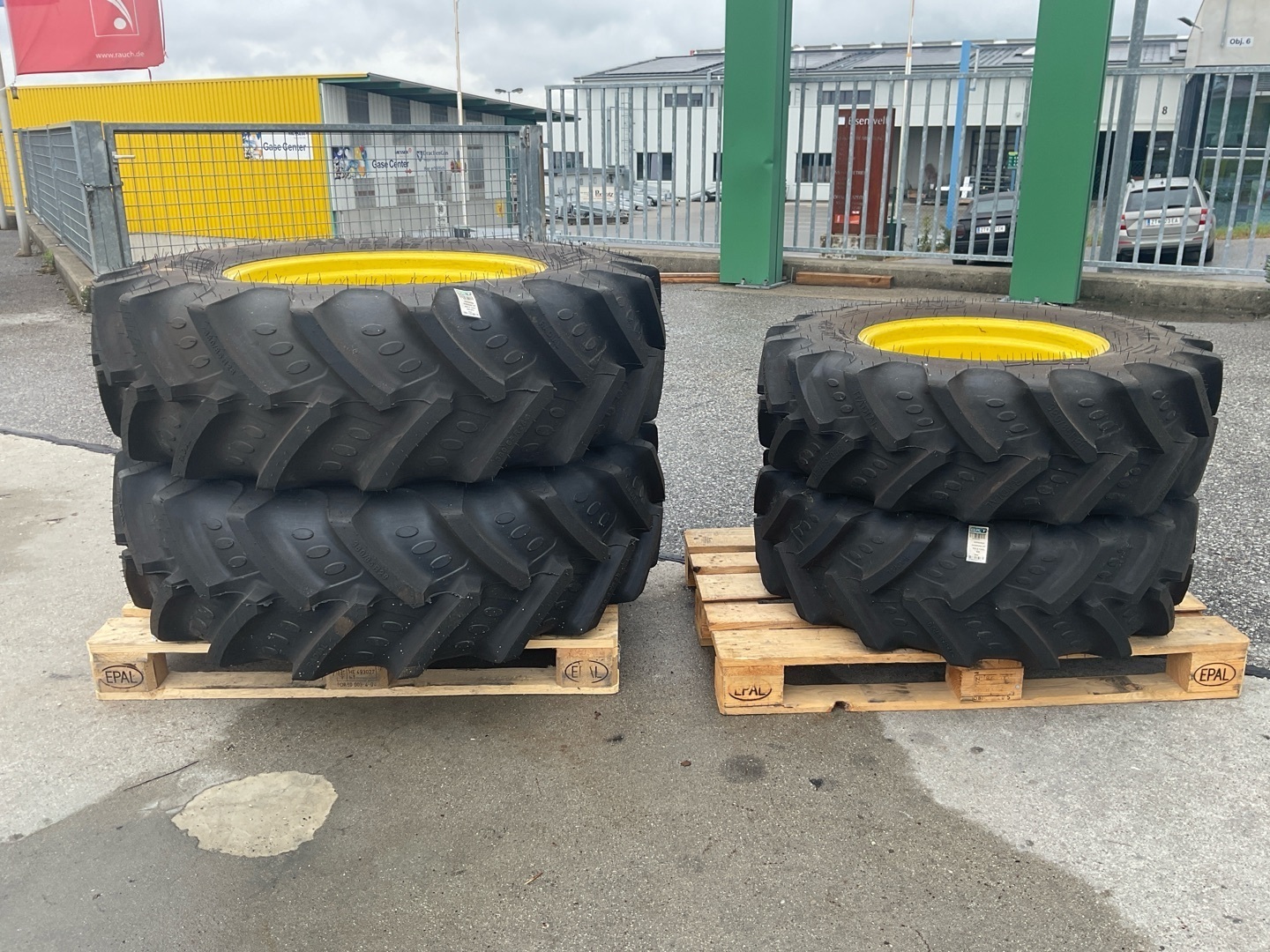 John Deere 380/85 R28 und 320/85 R20 686734598707 © GM Bilder
