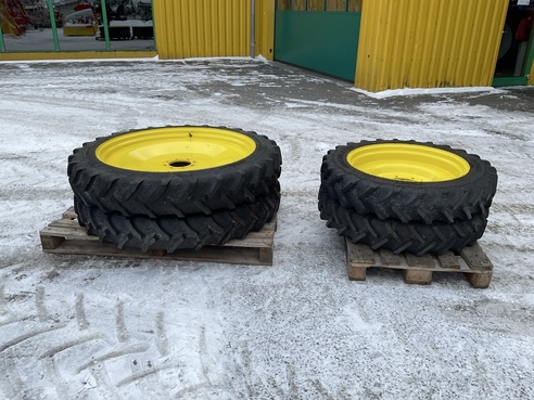 John Deere John Deere 320/95 R40 und 210/95 R 28 69530710223983201 © GM Bilder