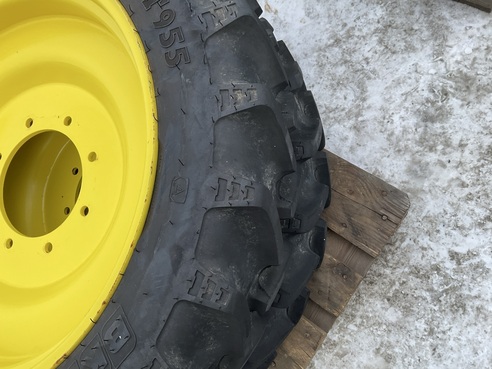 John Deere John Deere 320/95 R40 und 210/95 R 28 695307102239832011 © GM Bilder