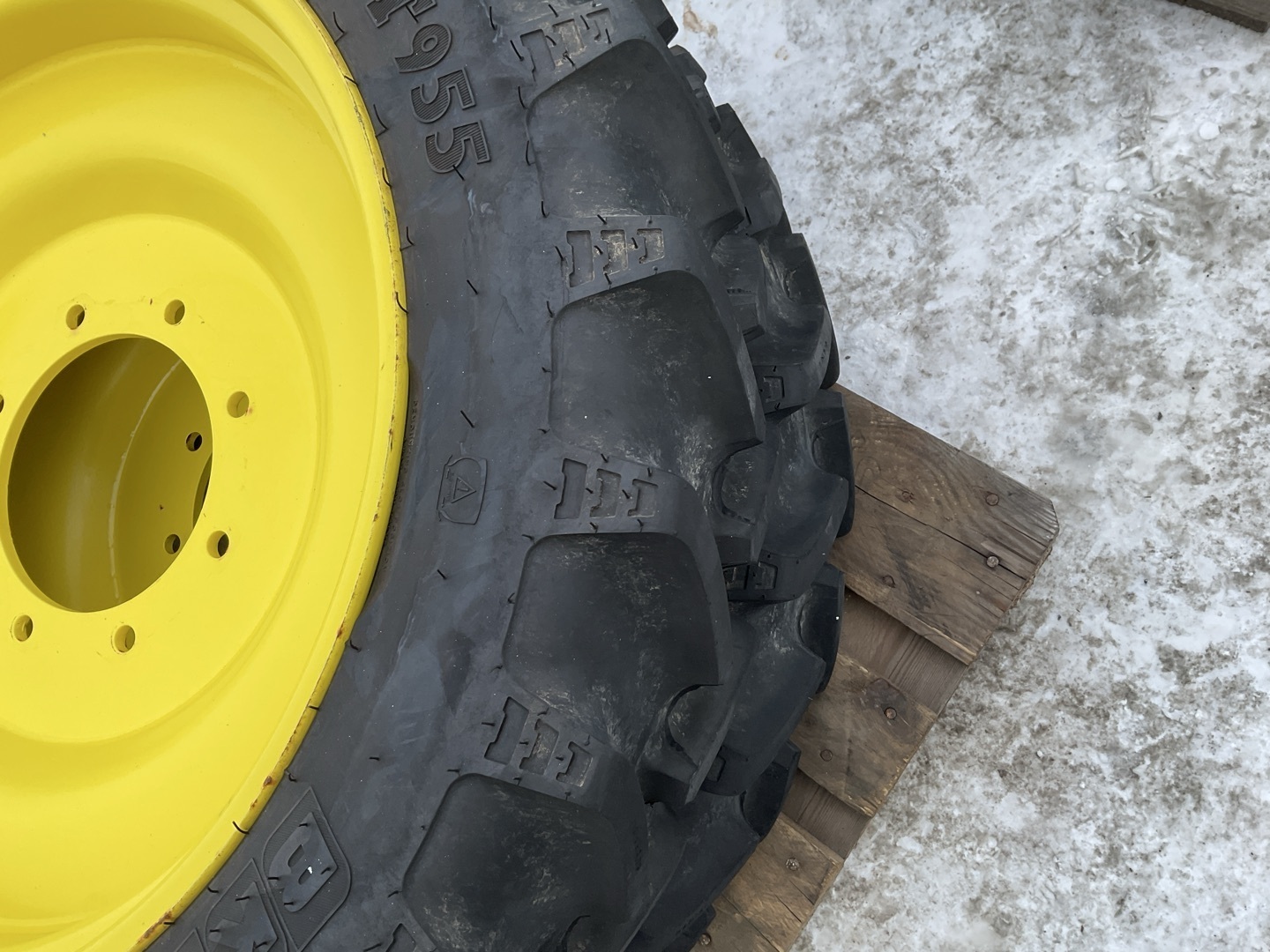 John Deere John Deere 320/95 R40 und 210/95 R 28 695307102239832011 © GM Bilder