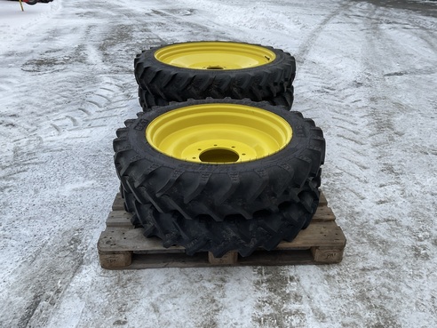 John Deere John Deere 320/95 R40 und 210/95 R 28 69530710223983207 © GM Bilder