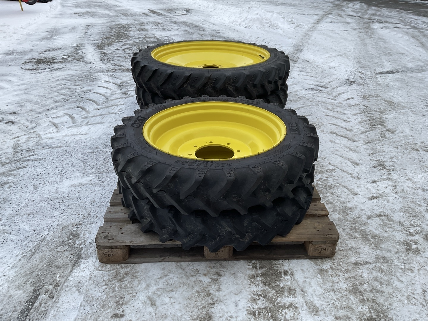John Deere John Deere 320/95 R40 und 210/95 R 28 69530710223983207 © GM Bilder
