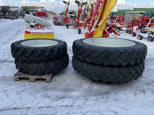Steyr Steyr 340/85 R 46 und 320/85 R 32 695329090742722183 © GM Bilder