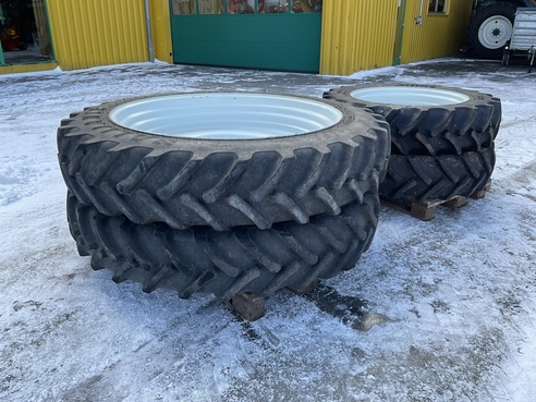 Steyr Steyr 340/85 R 46 und 320/85 R 32 695329090742722184 © GM Bilder