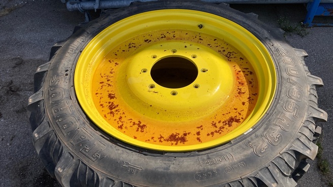 John Deere 270/95R32 u. 270/95R48 683871490 © GM Bilder