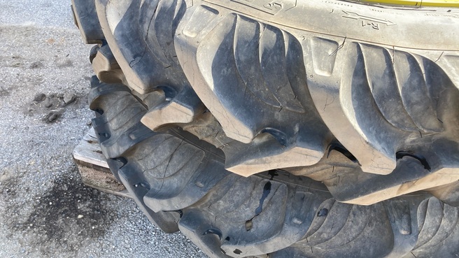 John Deere 270/95R32 u. 270/95R48 683871491 © GM Bilder