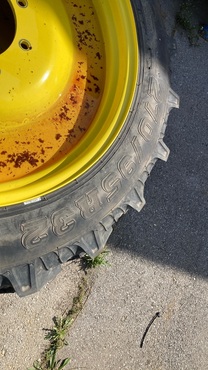 John Deere 270/95R32 u. 270/95R48 683871497 © GM Bilder