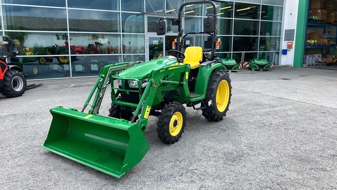 John Deere 3025E 66070699079126370 © GM Bilder