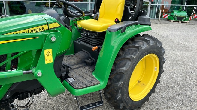 John Deere 3025E 66070699079126373 © GM Bilder