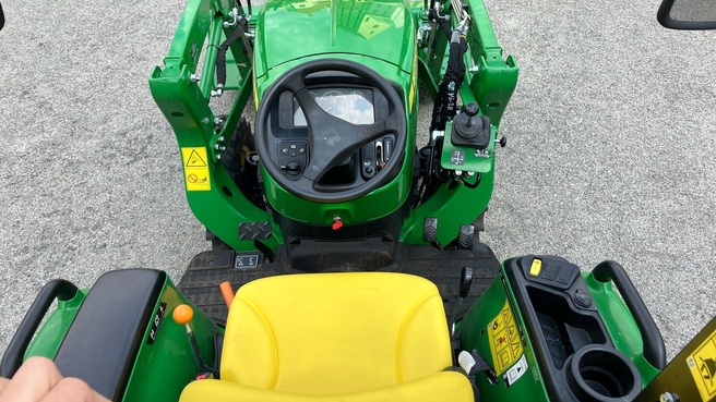 John Deere 3025E 66070699079126377 © GM Bilder