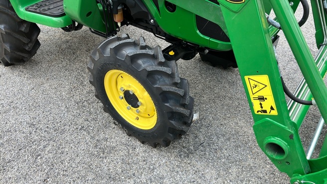 John Deere 3025E 66070699079126379 © GM Bilder