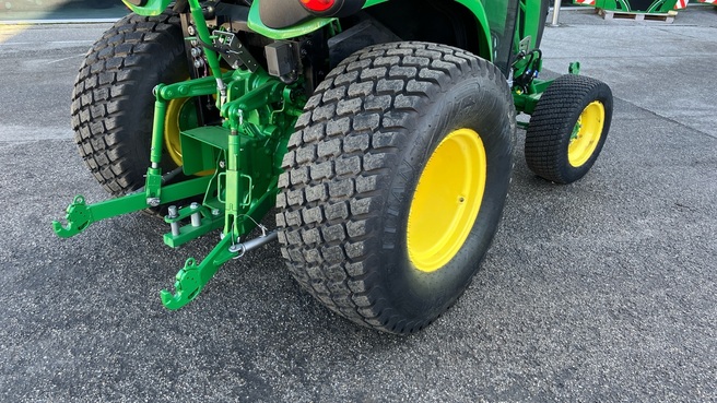 John Deere 4066R 669631902417834213 © GM Bilder