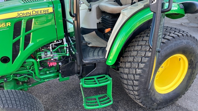 John Deere 4066R 66963190241783423 © GM Bilder