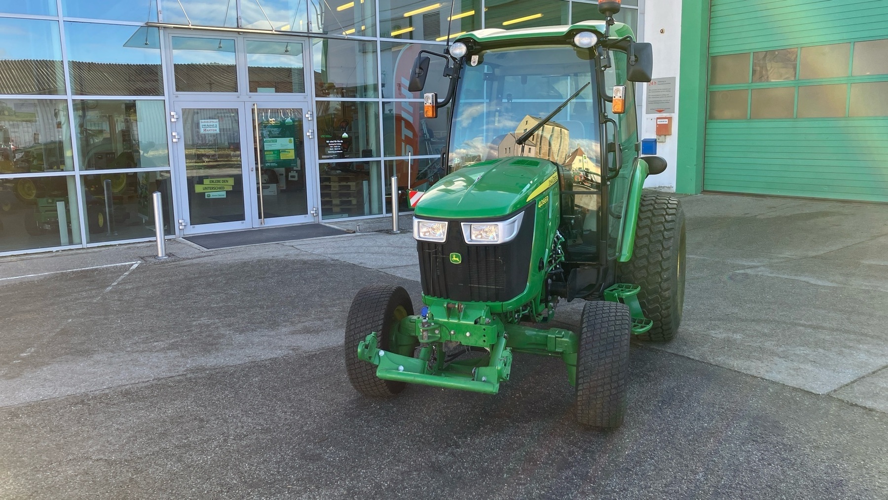 John Deere 4066R 66963190241783424 © GM Bilder