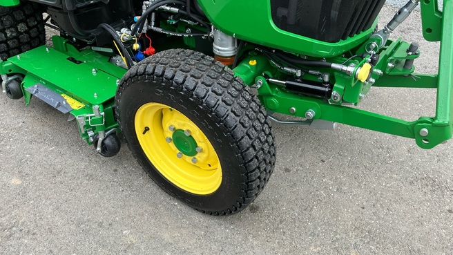 John Deere 3046R 67452821212164611 © GM Bilder