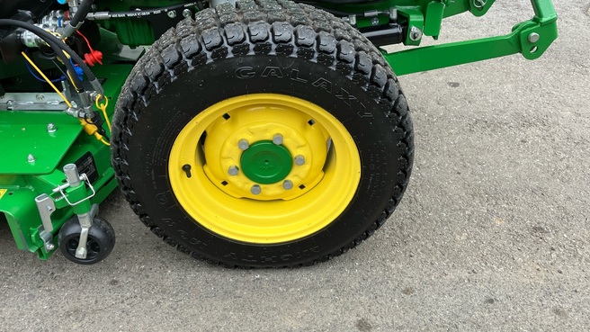 John Deere 3046R 67452821212164612 © GM Bilder