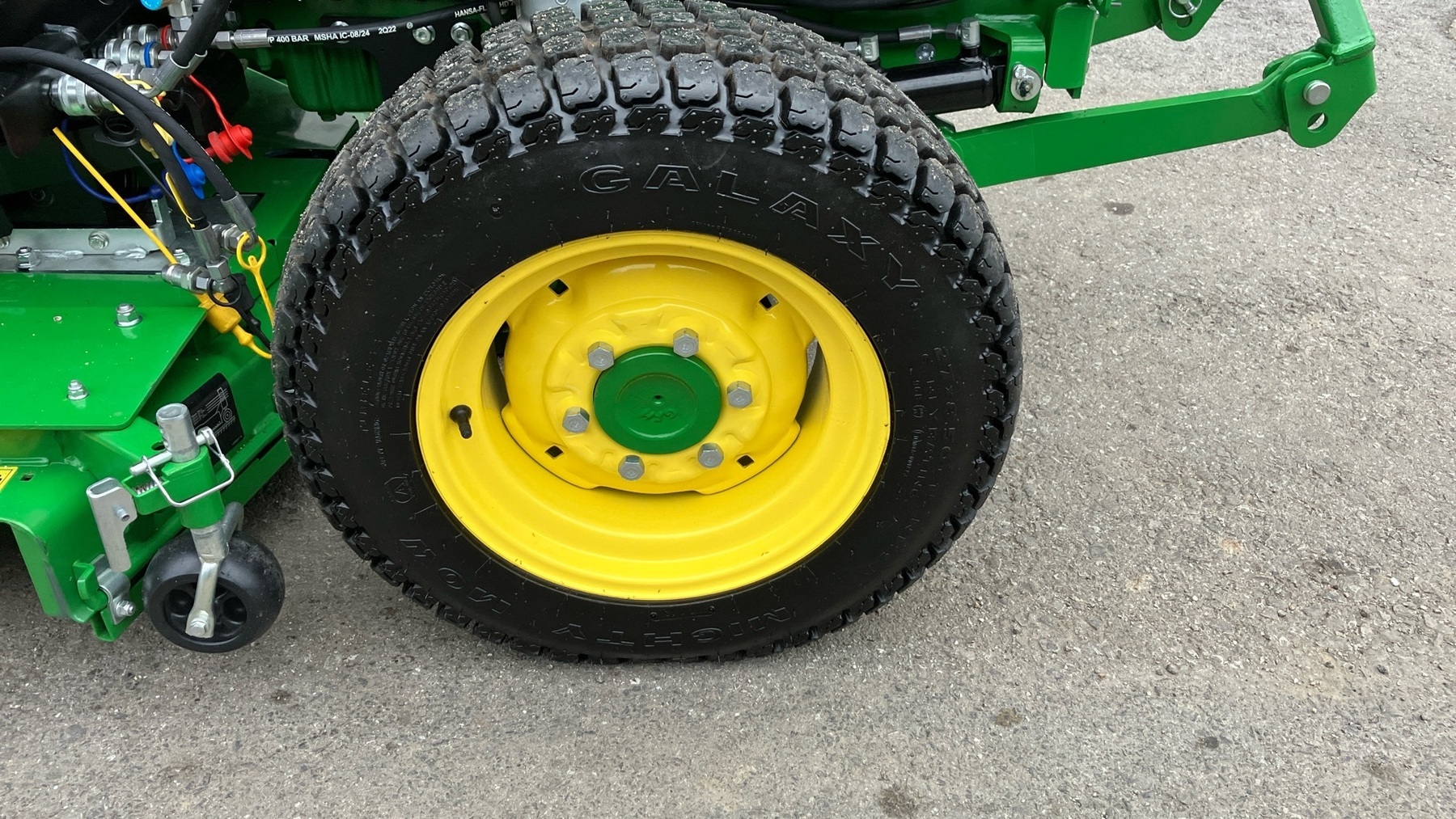 John Deere 3046R 67452821212164612 © GM Bilder