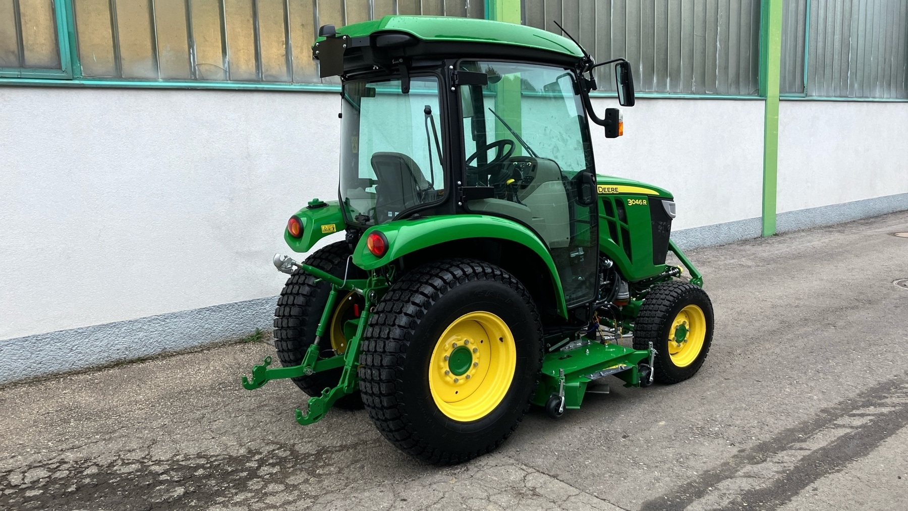 John Deere 3046R 6745282121216462 © GM Bilder