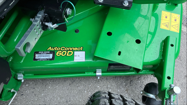 John Deere 3046R 67452821212164620 © GM Bilder
