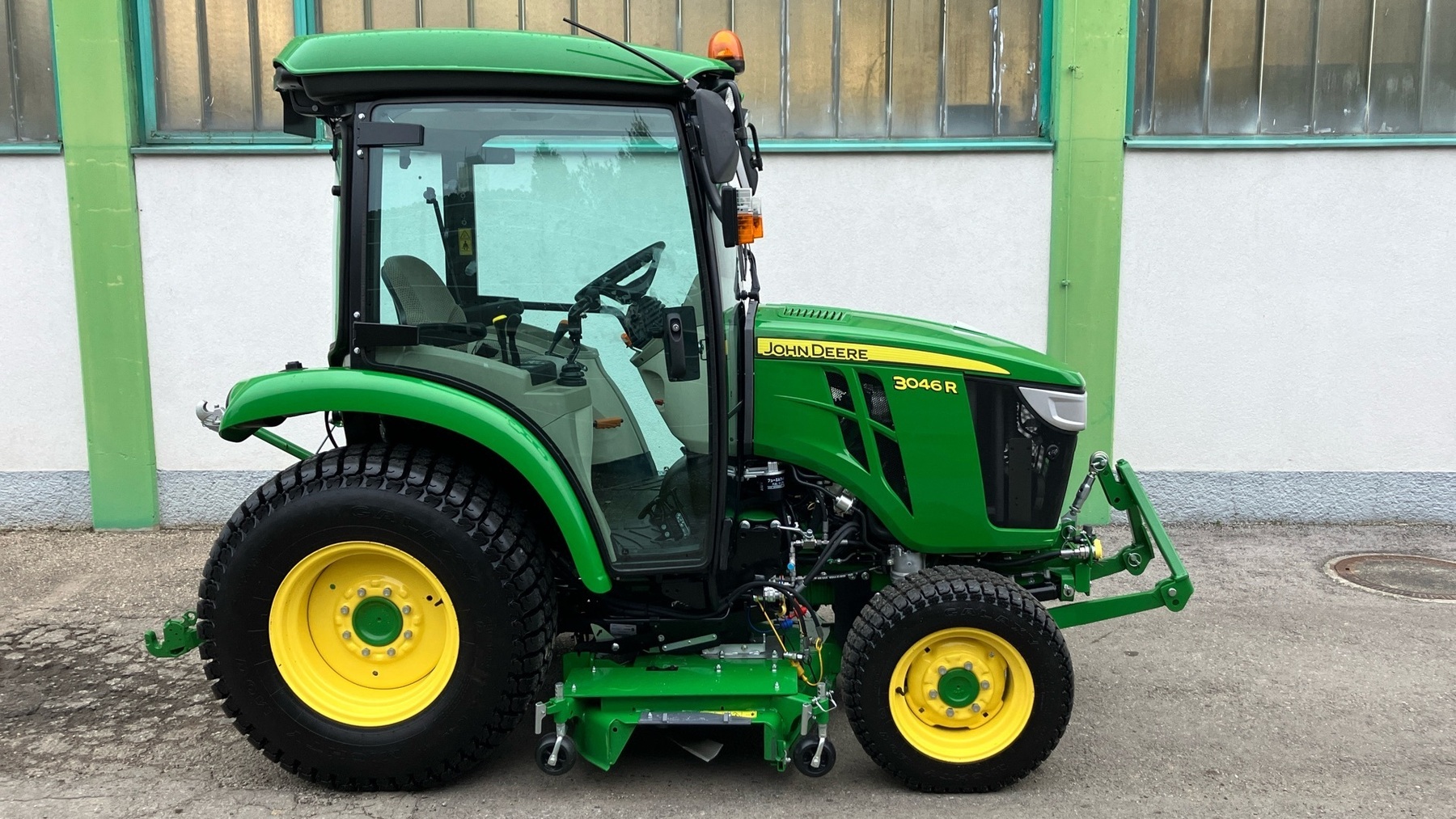 John Deere 3046R 6745282121216465 © GM Bilder