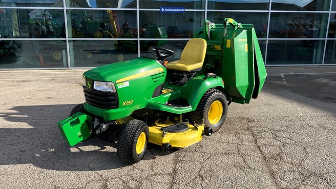 John Deere X740 67562970859677210 © GM Bilder