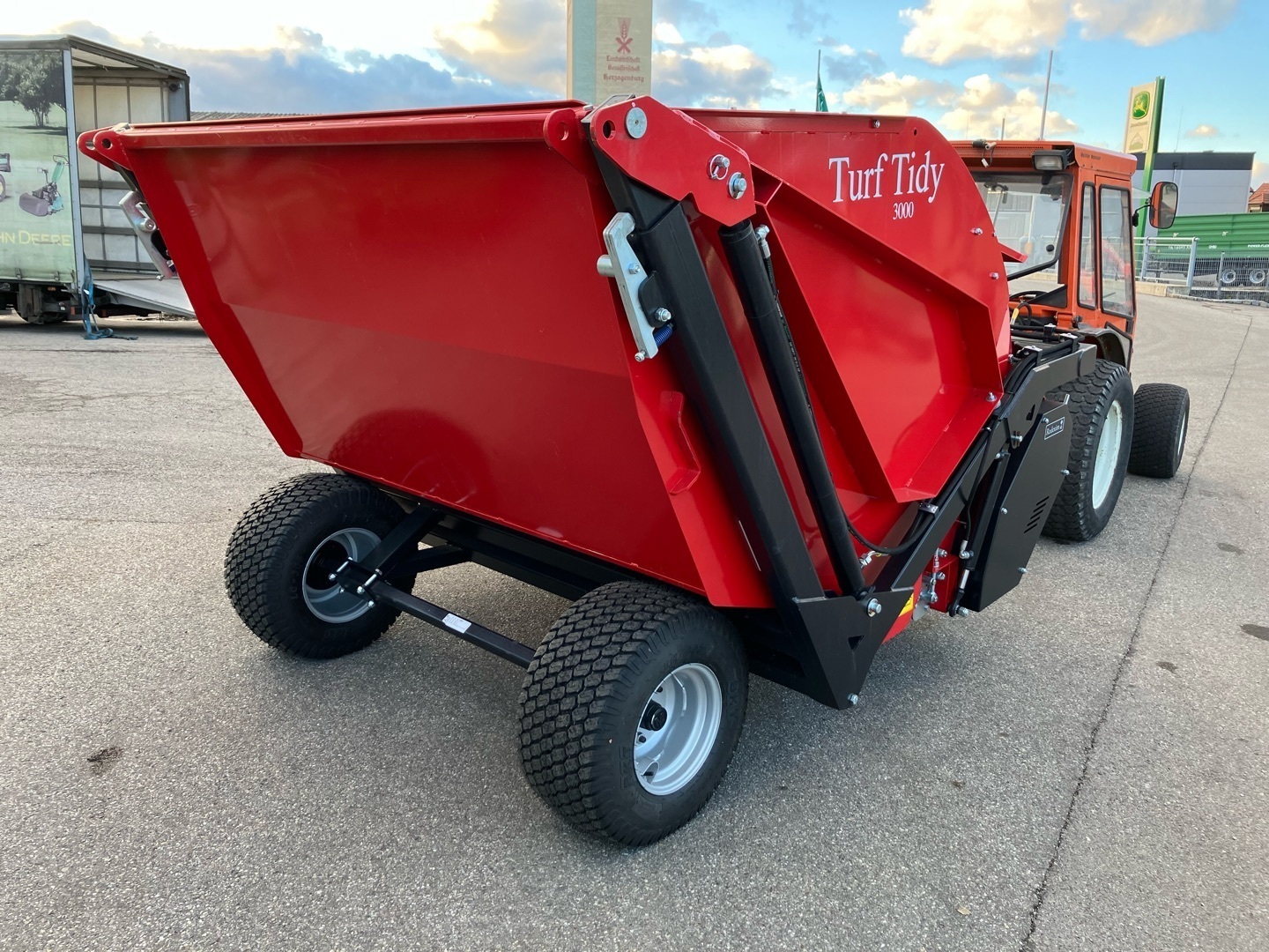 Diverse Redexim Turf Tidy 3000 Rasenkehrmaschine 6761405203676439129942 © GM Bilder