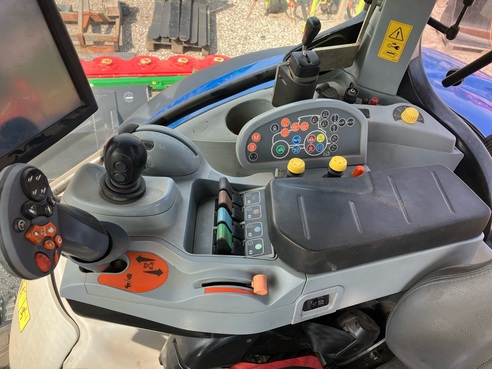 New Holland T7.220 6790287815838666359 © GM Bilder