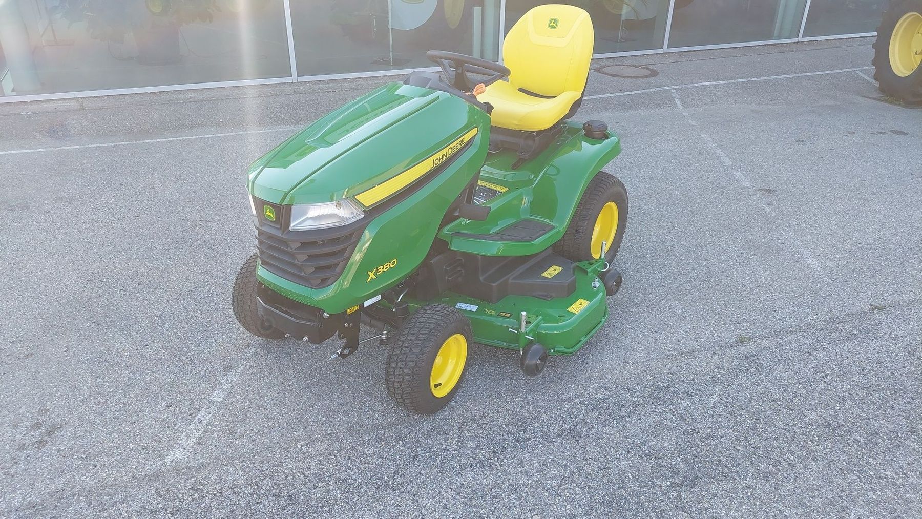 John Deere X380 6899109629165529220 © GM Bilder