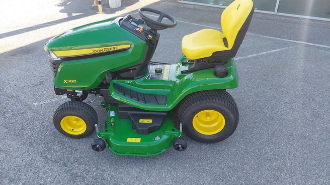John Deere X380 6899109629165529227 © GM Bilder
