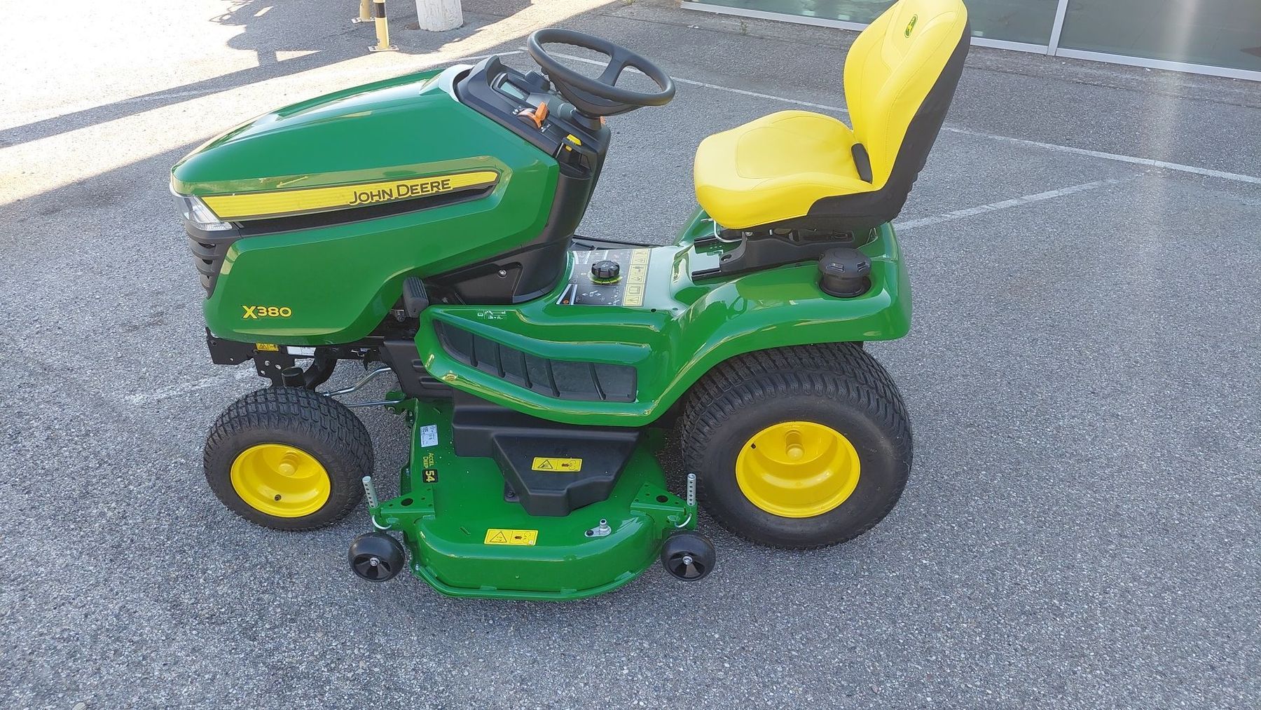 John Deere X380 6899109629165529227 © GM Bilder
