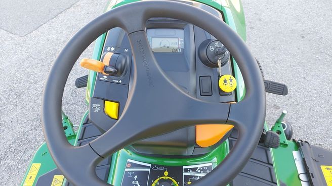 John Deere X380 6899109629165529228 © GM Bilder