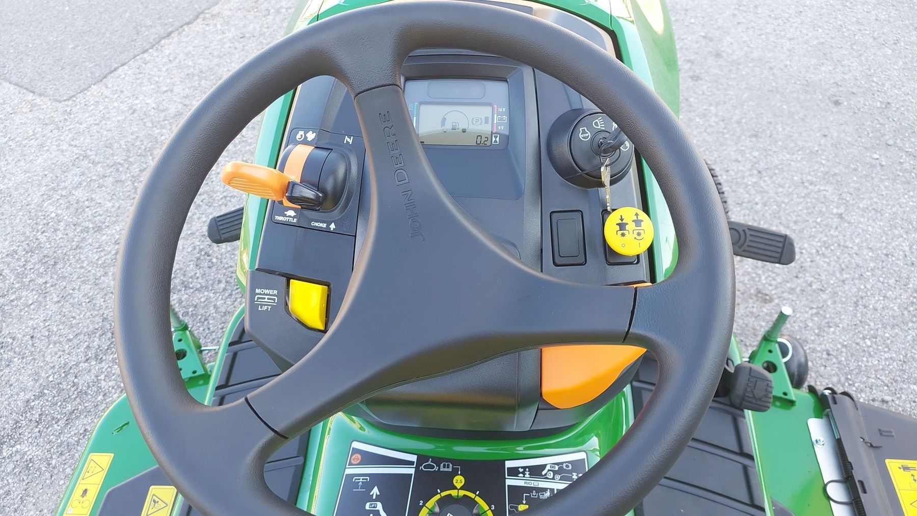 John Deere X380 6899109629165529228 © GM Bilder