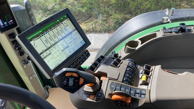 John Deere 8R370 652517942791538619 © GM Bilder