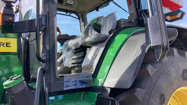 John Deere 8R370 65251794279153864 © GM Bilder